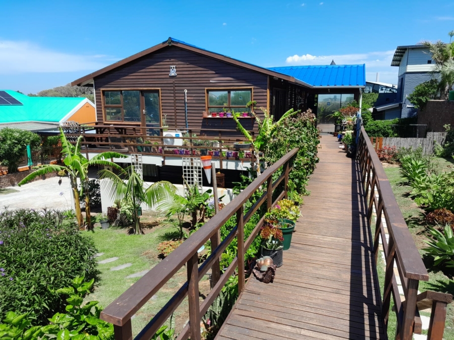 3 Bedroom Property for Sale in Paradise Beach Eastern Cape